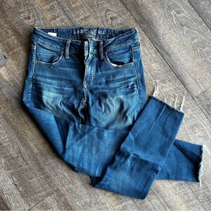 American Eagle Outfitters Women's Distressed Blue Cropped Jeans Raw hem